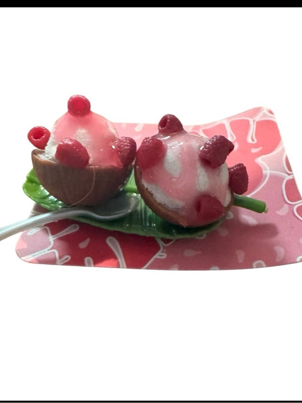 Miniverse Cafe Series 6 Coconut Raspberry Ice Cream